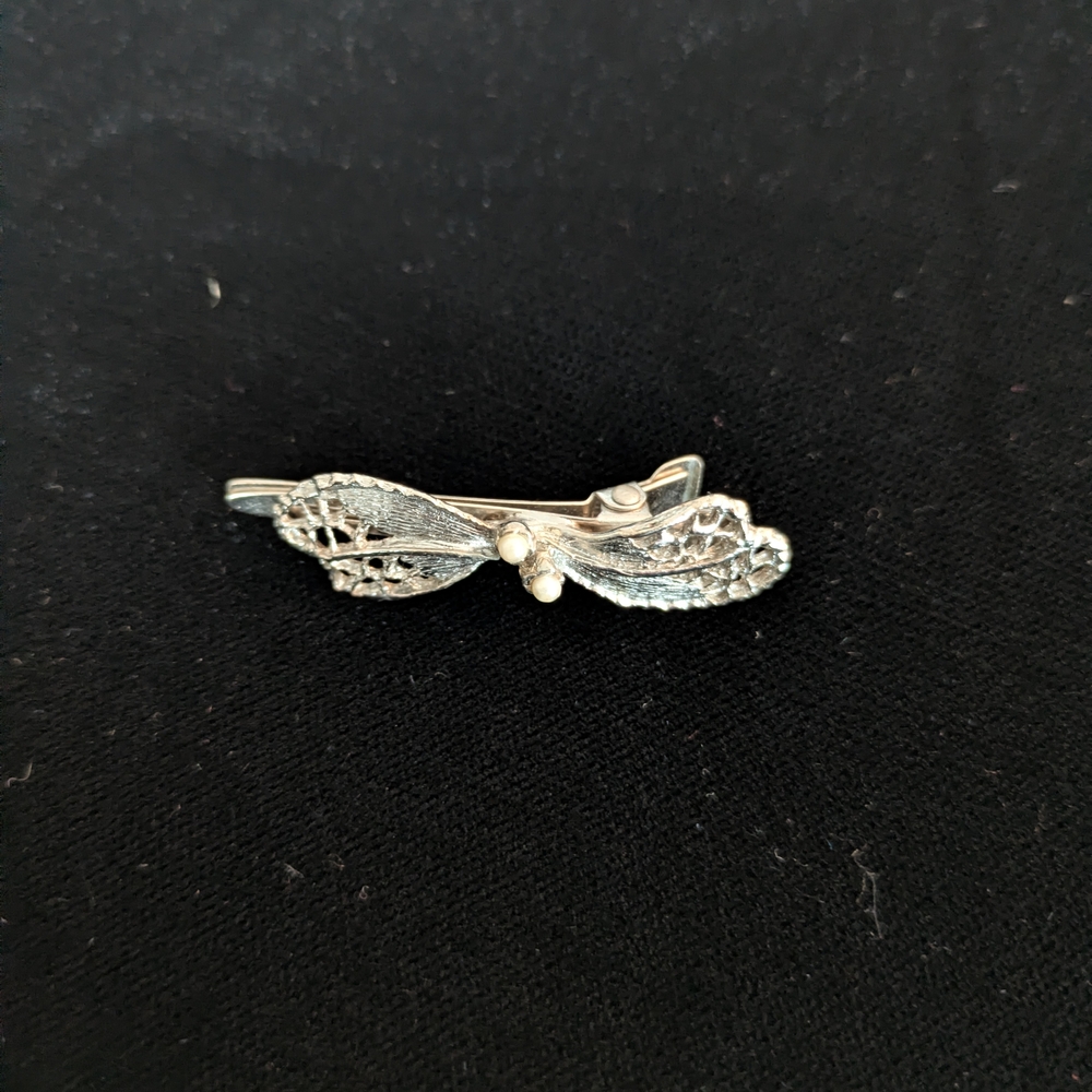 Elegant Silver Brooch with Pearl Accent